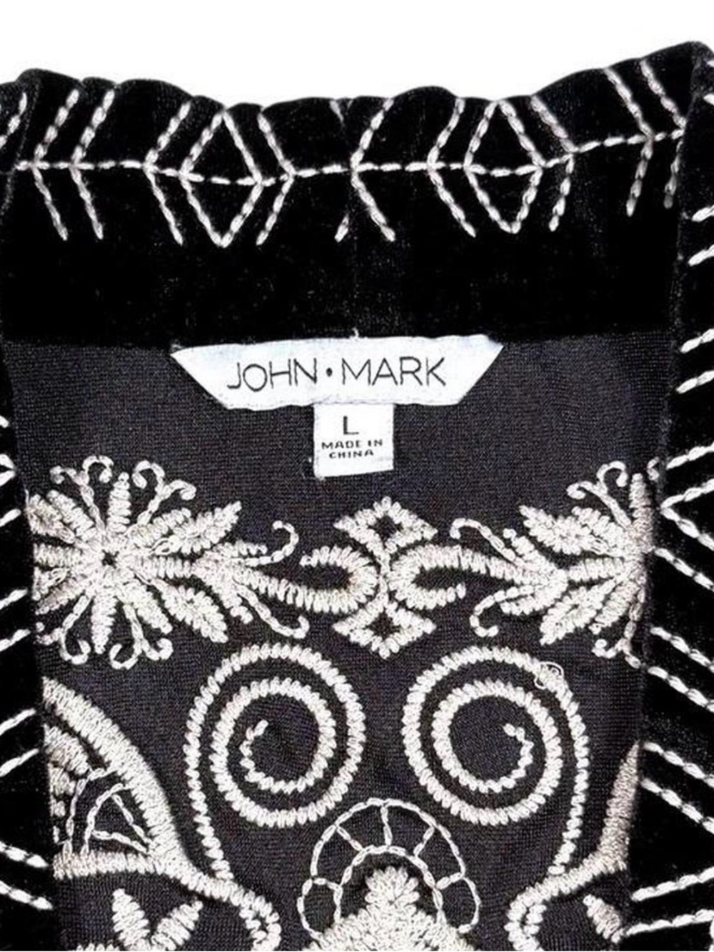 ๐๐๐BOGOHO๐๐๐John Mark Embroidered Velvet Cardigan with Floral Patchwork-Large - Picture 3 of 6